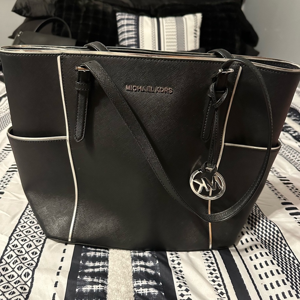 Cute black tote